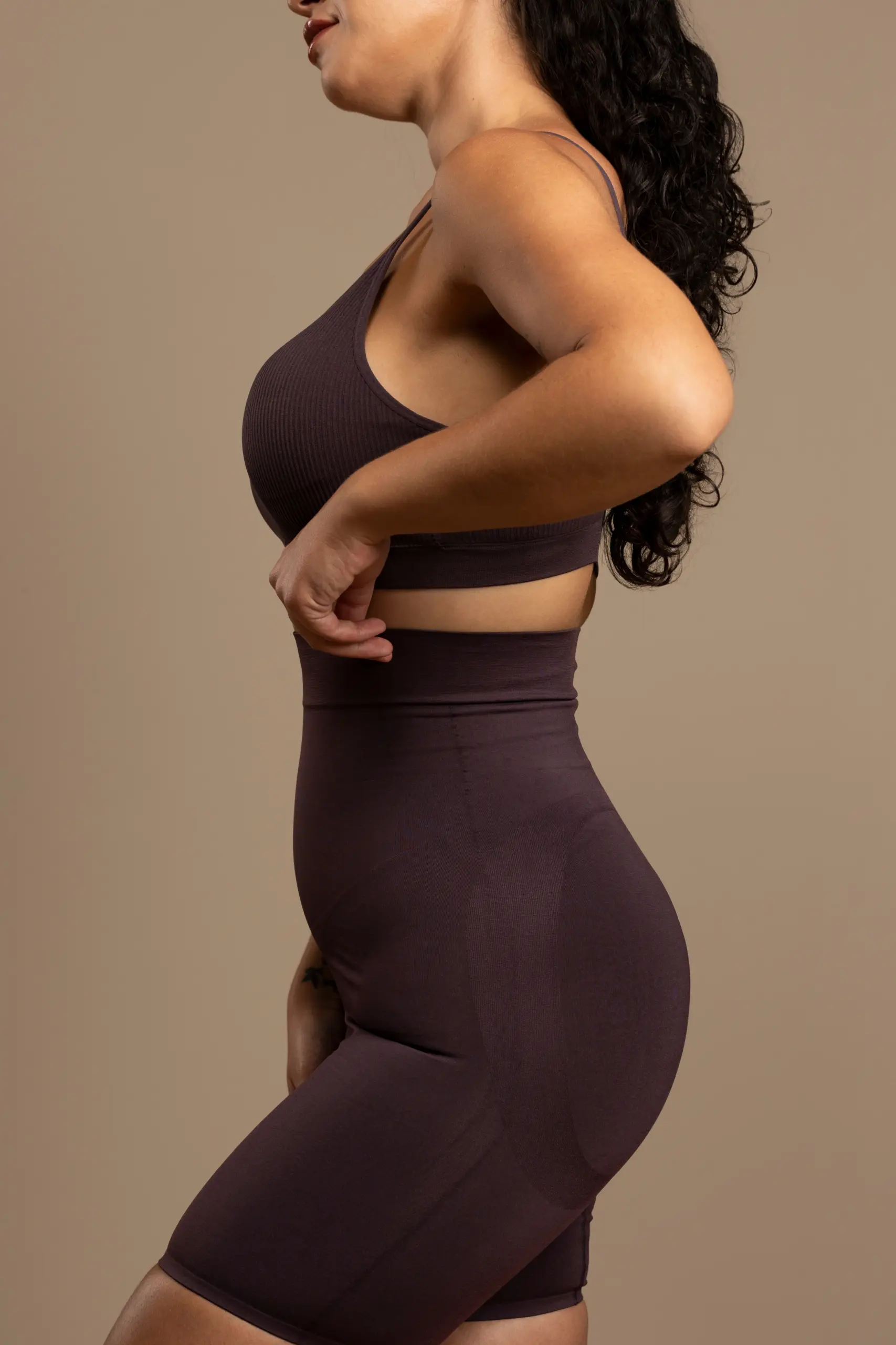 Seamless shaping shorts